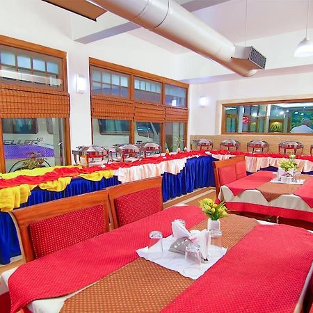 Hotel Excellency Kochi Bagian luar foto