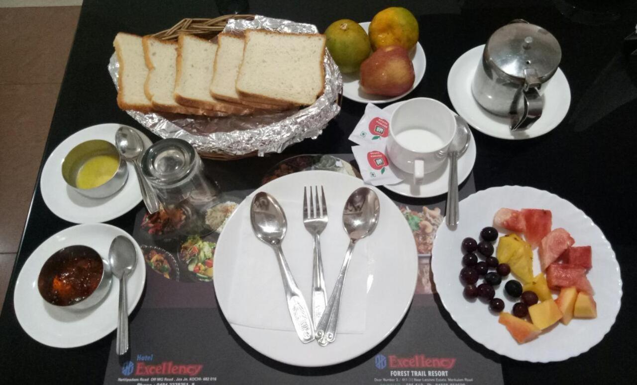 Hotel Excellency Kochi Bagian luar foto