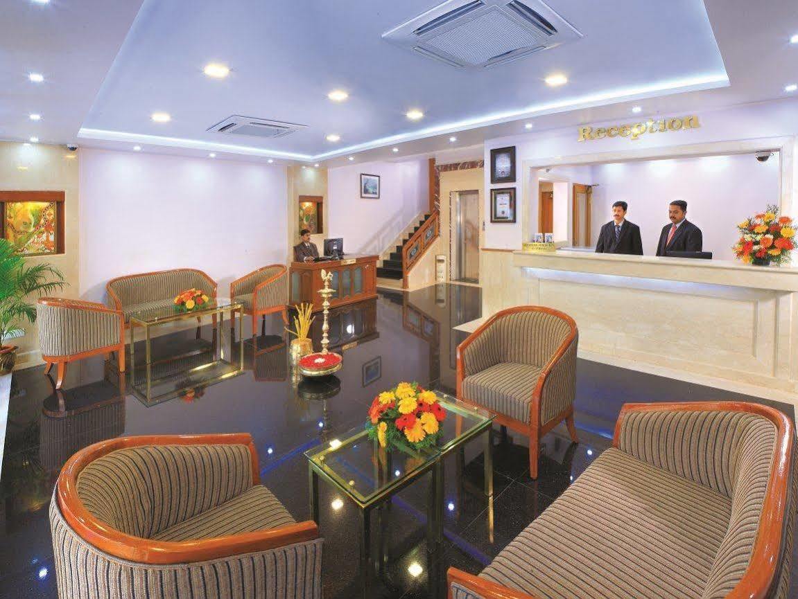 Hotel Excellency Kochi Bagian luar foto