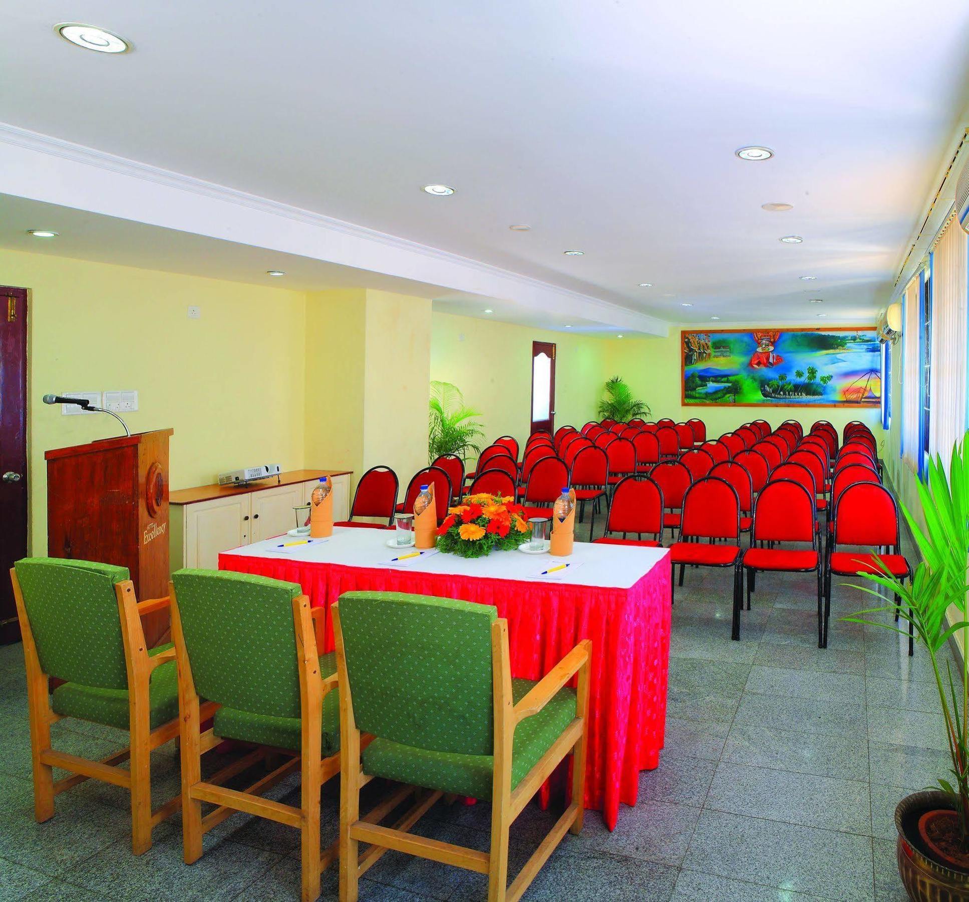 Hotel Excellency Kochi Bagian luar foto