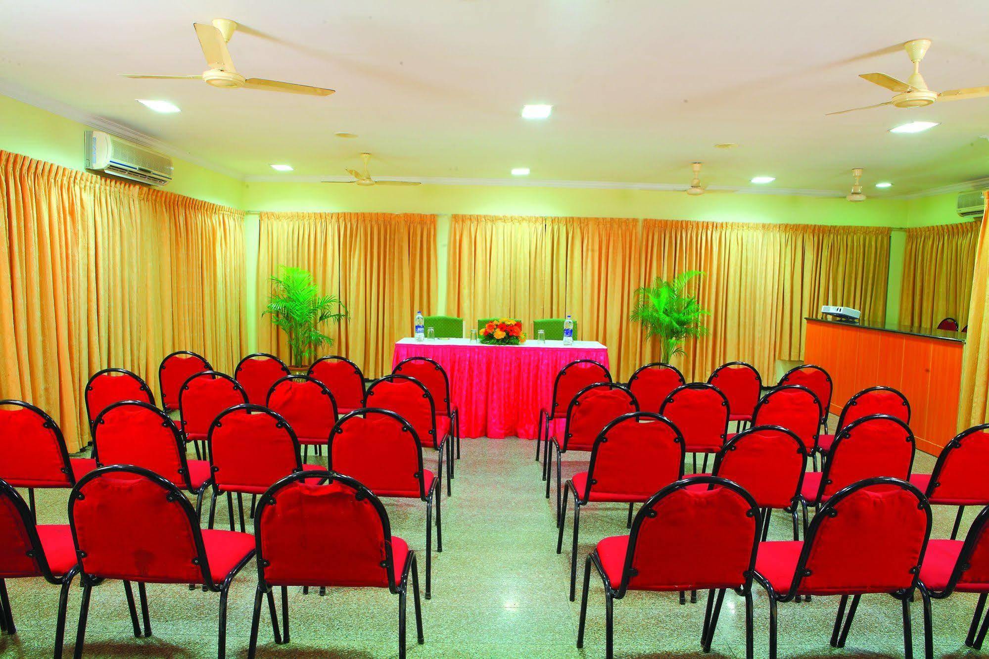 Hotel Excellency Kochi Bagian luar foto