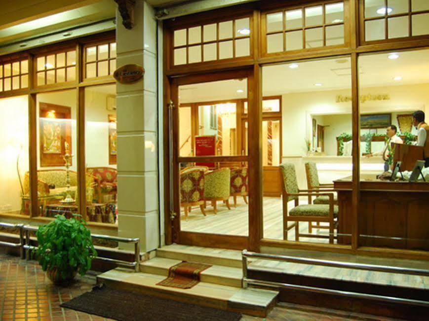 Hotel Excellency Kochi Bagian luar foto