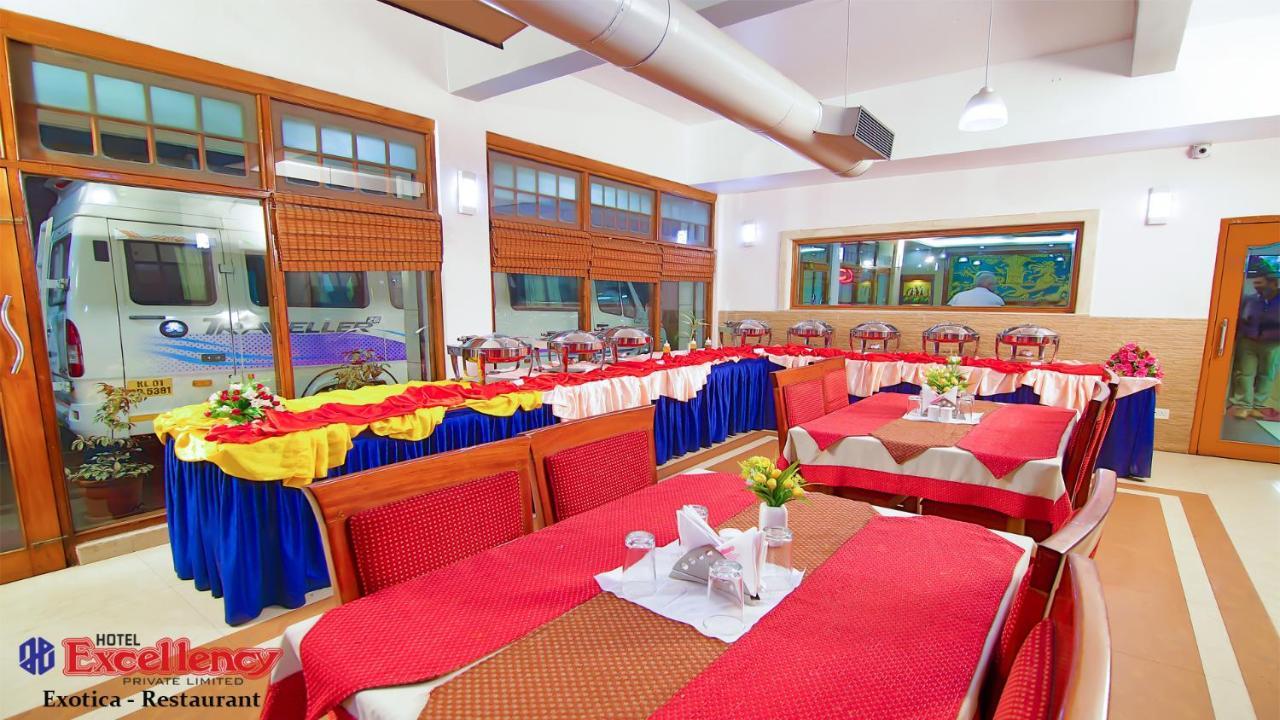 Hotel Excellency Kochi Bagian luar foto