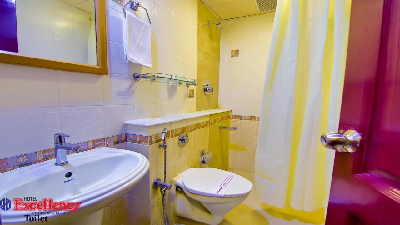 Hotel Excellency Kochi Bagian luar foto