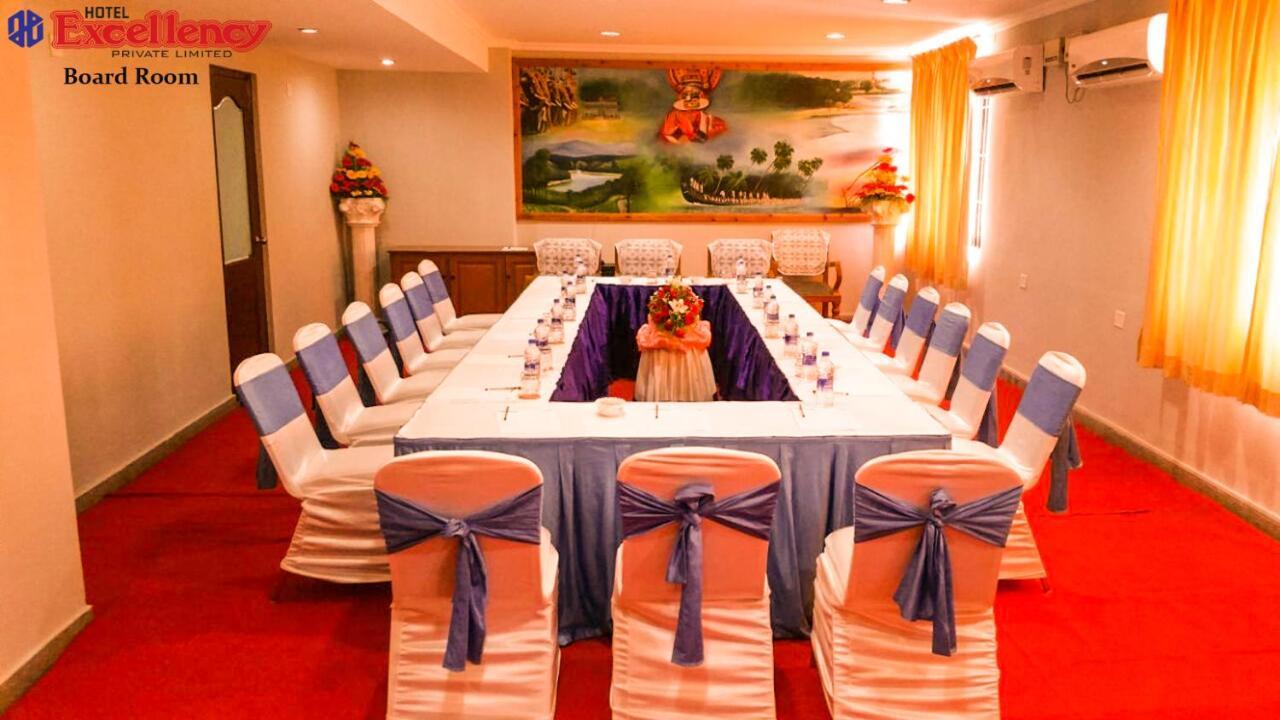 Hotel Excellency Kochi Bagian luar foto
