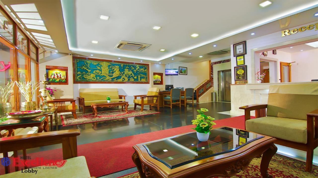 Hotel Excellency Kochi Bagian luar foto