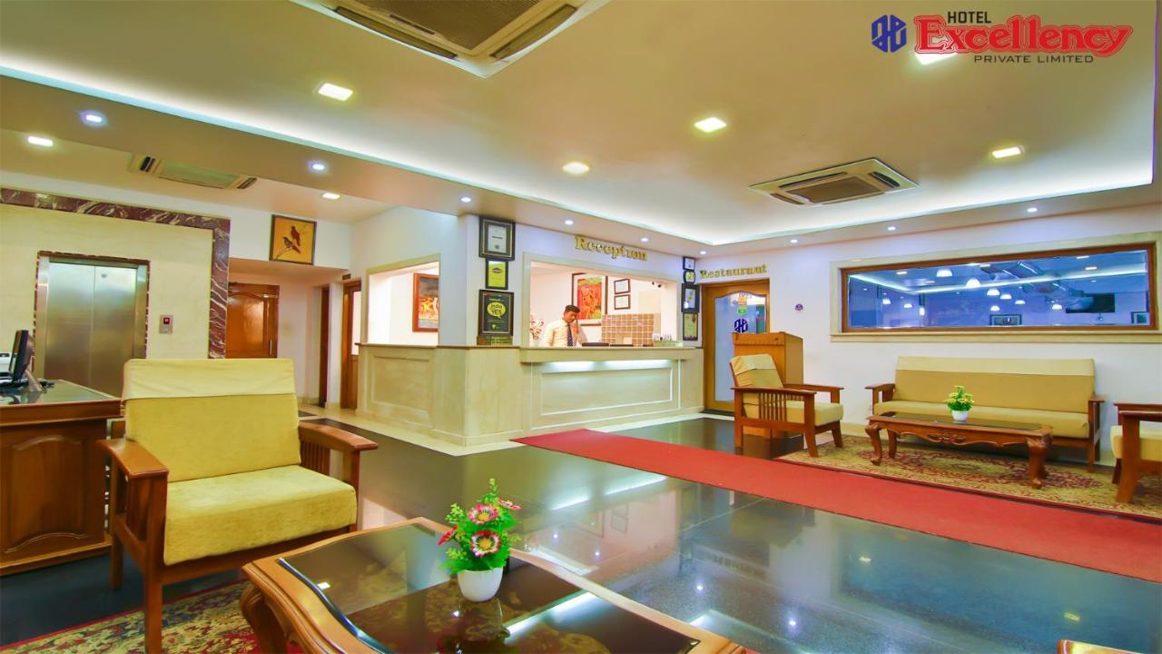 Hotel Excellency Kochi Bagian luar foto