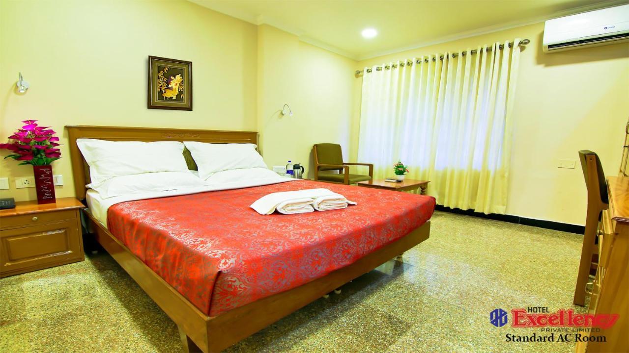 Hotel Excellency Kochi Bagian luar foto