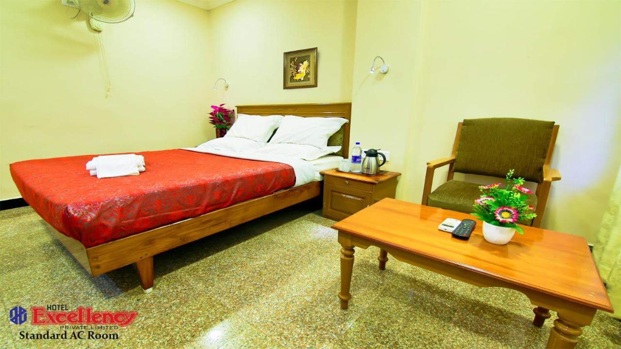 Hotel Excellency Kochi Bagian luar foto