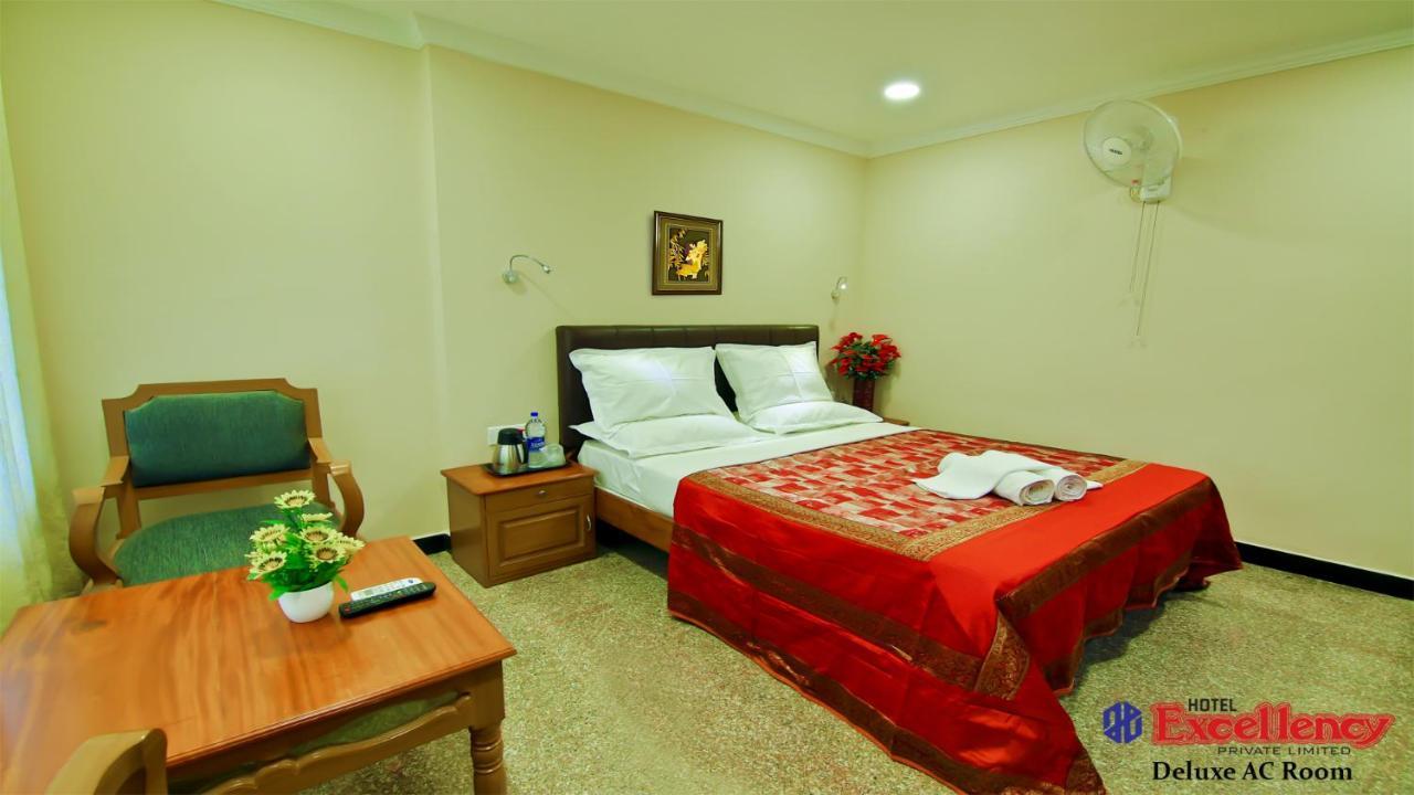 Hotel Excellency Kochi Bagian luar foto
