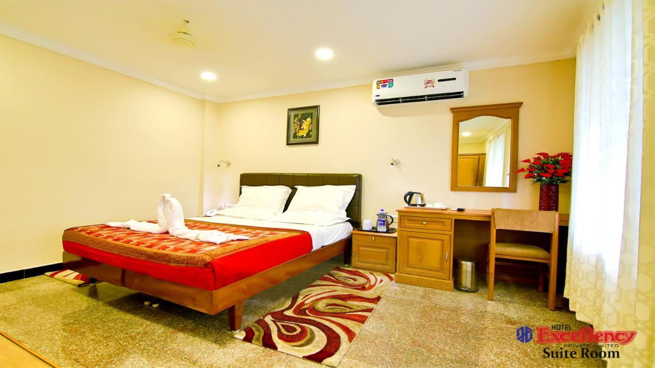 Hotel Excellency Kochi Bagian luar foto