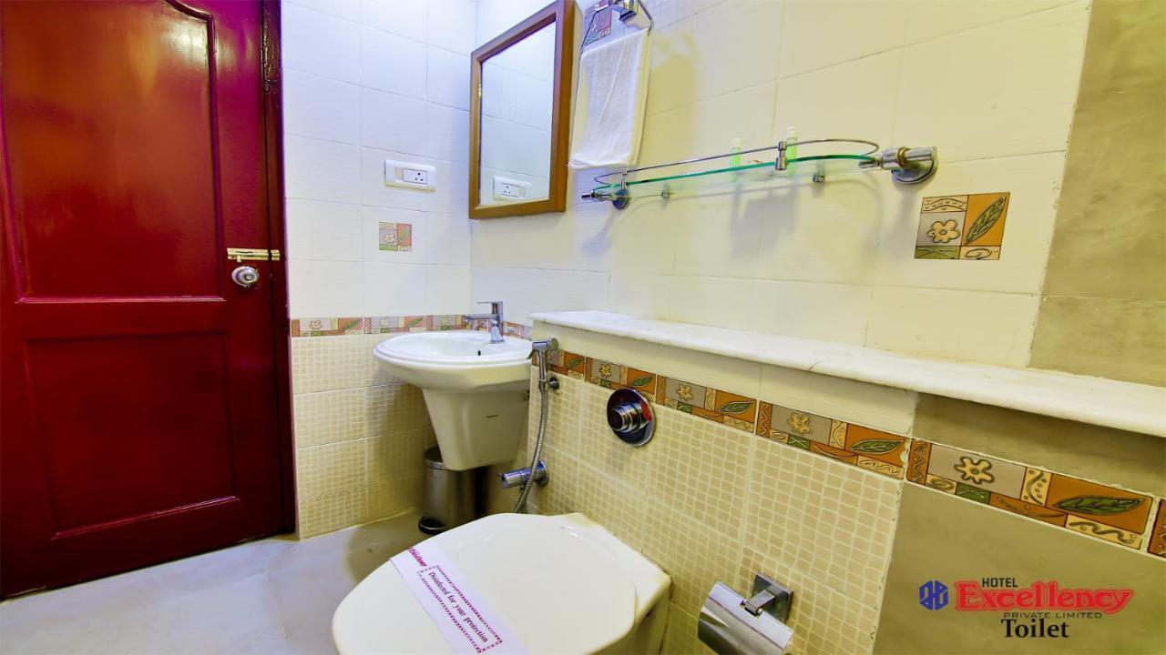 Hotel Excellency Kochi Bagian luar foto
