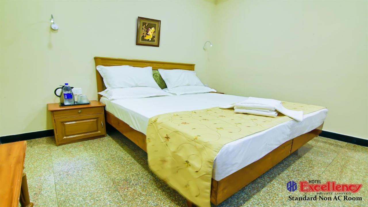 Hotel Excellency Kochi Bagian luar foto