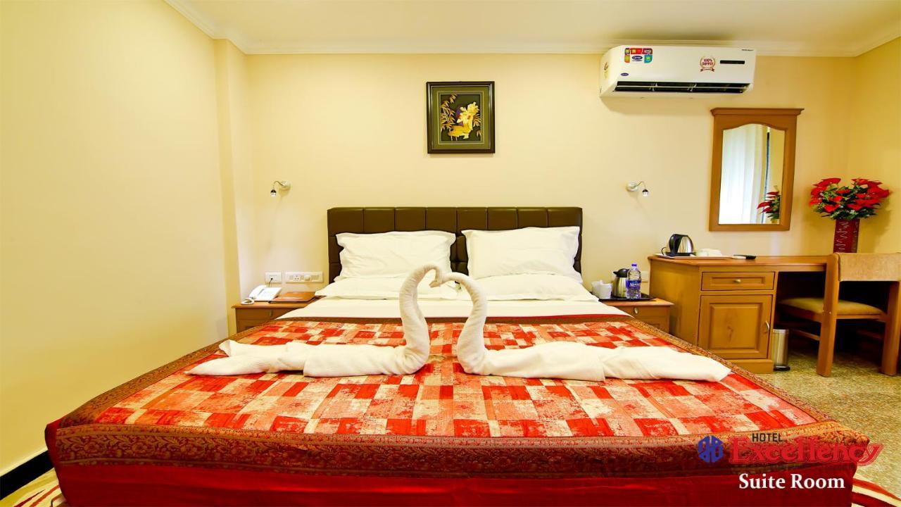 Hotel Excellency Kochi Bagian luar foto